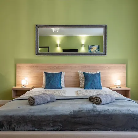 Appartement Holidays & *