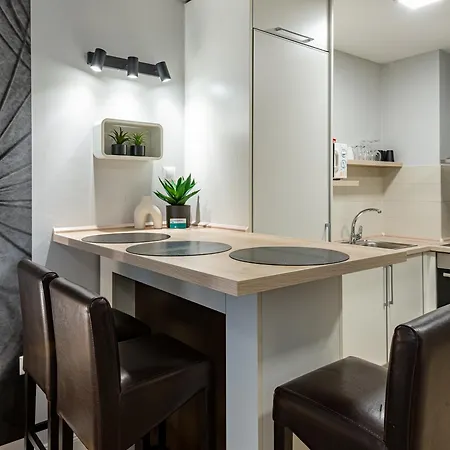 Appartement Holidays & *