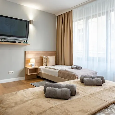 Apartament Holidays & *