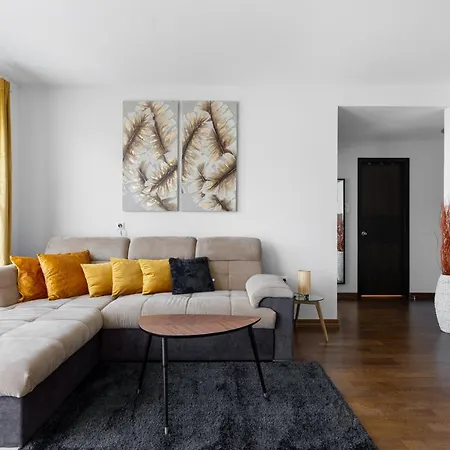 Διαμέρισμα Holidays & *