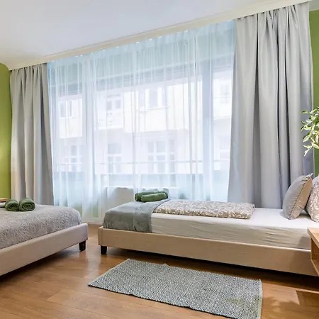 Holidays & Βουδαπέστη